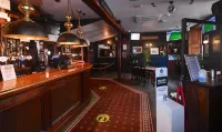Tenby House - bar