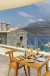 Trapela Limeni Luxury Suites - Mountain view