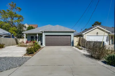 Panama City Beach House - the Starfish by Panhandle Getaways Các khách sạn ở Sunnyside