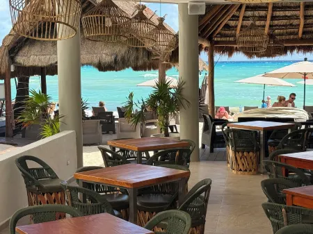 Luciana Hotel & Beach Club