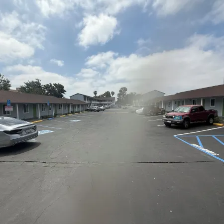 Hi-Way Host Motel