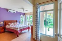 Nicely Priced Duplex in Surfside with Private Pool and AC in Every Room Hotels in Potrero