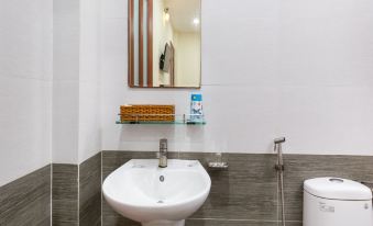 Rita Hotel near Tan Son Nhat Airport
