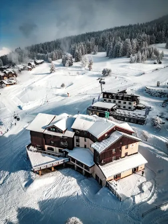 Hotel Emeraude Отели в г. Савойя