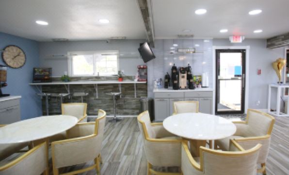 Dragonfly Inn & Suites - Housity