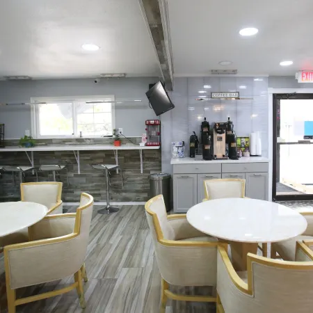 Dragonfly Inn & Suites