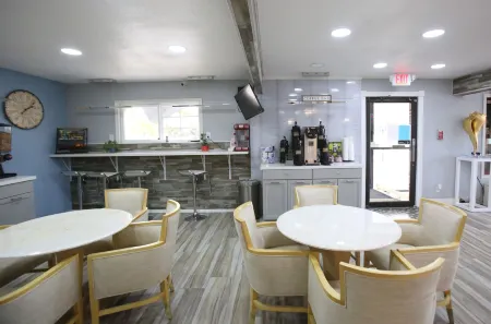 Dragonfly Inn & Suites Отели в г. Adams County