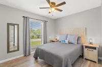 Sunny Daze Cottage 3 Bedroom Home Hotels near Daniels Shells