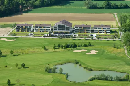 Wellnesshotel Golfpanorama Отели в г. Эрматинген