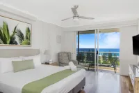 Oscar on Main Beach Resort - balcony