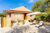 Dimitris Cottage Hotels near Pythias Gallery