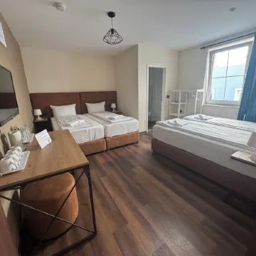 Hotel Capitol Zentrum - 24h -