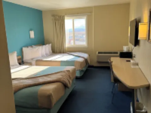 The Wilshire Inn Hotels in Claresholm