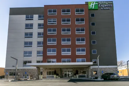 Holiday Inn Express & Suites Jersey City North - Hoboken Отели рядом со станцией Железнодорожная станция Grove Street