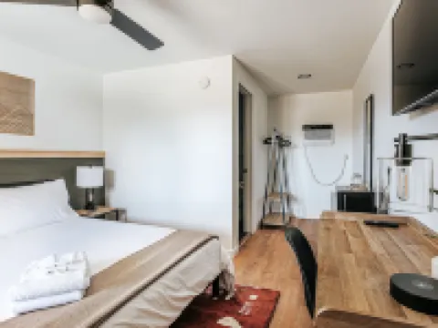 Grey Pine Lodge Hotels in Augusta County