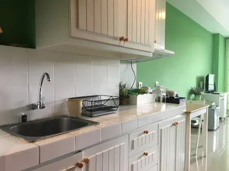 Stylish & Comfortable Studio at Beverly Dago Apartment