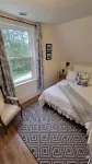 Clinton Pond Bed and Breakfast Hotels near Wax World of the Stars