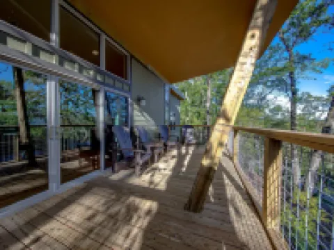 Pilot Cove Hotels in Transylvania County