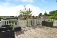 Remarkable 3-Bed Lodge in Honiton فنادق في Burlescombe