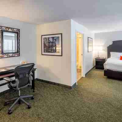 Collegian Hotel & Suites, Trademark Collection by Wyndham Rooms