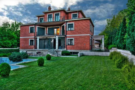 The Belgrade Hills Rooms and Suites Отели рядом с достопримечательностью «Национальный музей Сербии»