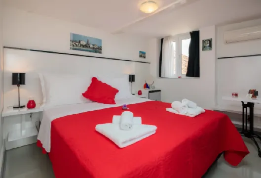 Plr Luxury Rooms Отели рядом с достопримечательностью «Набережная Рива»