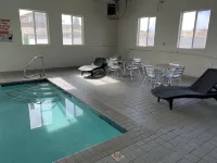 Super 8 by Wyndham Pueblo - Pools