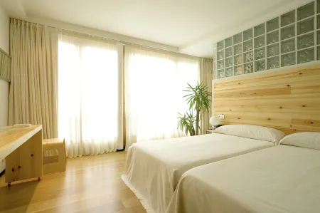 La Plaza II Отели в г. Госон