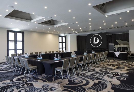 딘글리 인터내셔널 호텔