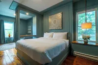Auberge Nuits de St-Georges Hotels in Bromont