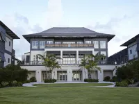 The Island House Отели рядом с достопримечательностью «Пляж Лав-Бич»