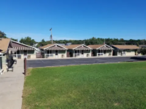 黑鷹套房汽車旅館