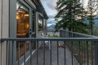 Tunnel Mountain Resort - Mountain view
