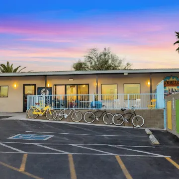 Hotel McCoy - Art, Coffee, Beer, Wine