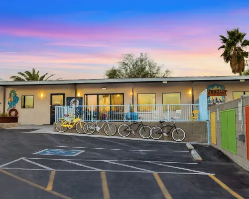 Hotel McCoy - Art, Coffee, Beer, Wine Hotels in Tucson