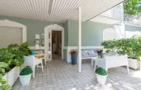 Riviera Residence - Condos