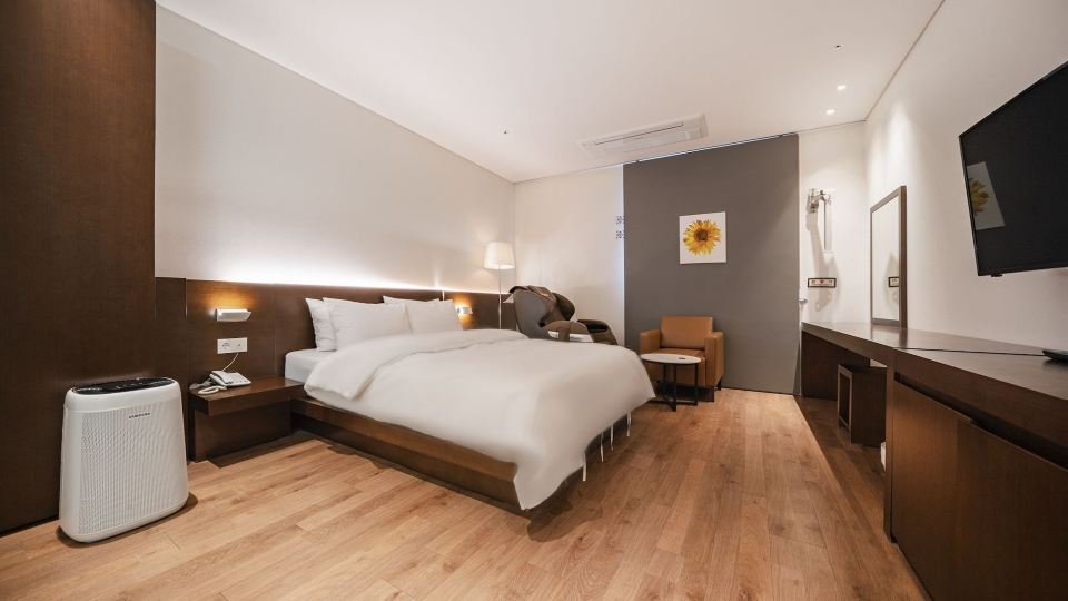 Golden River Hotel