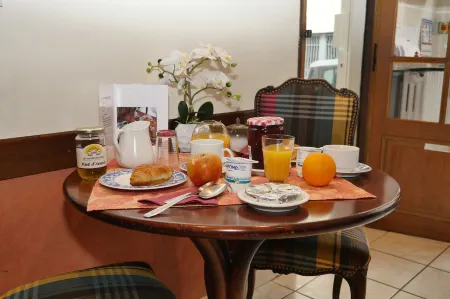 Hotel Novex Paris Отели рядом с достопримечательностью «Le Petit chercheur d'art»