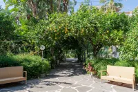 Reginna Palace Hotel Hotels near Parco Paradiso