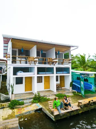 Pura Natura Riverside Отели в г. Лимон