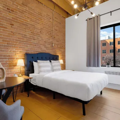 ذا ليتل برينس رومز أولد مونتريال Hotels near شارع سان دينيس