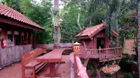 Chuanthanapanya Resort Hotel dekat Wat Charoen Suk