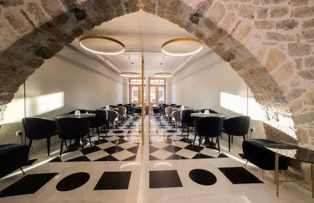 Castellano Hotel & Suites