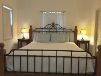 Yepton Estate Cottages فنادق في Five Islands Village
