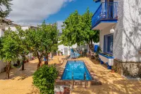 Blue Castle GuestHouse - Pools