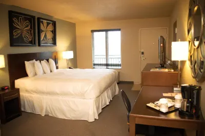Unique Suites Hotel Hôtels à proximité de : université de lIllinois de lEst