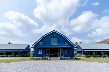 The Barn Hua Hin Отели рядом с достопримечательностью «Wat Wang Yao»