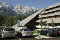 斯皮克高山度假村 - 停車場
