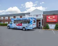Econo Lodge Inn & Suites Airport Hotels in Windsor Locks