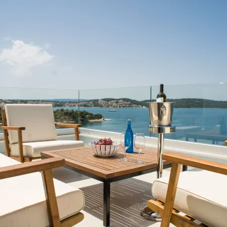 Seafront Luxury Apartments Fun